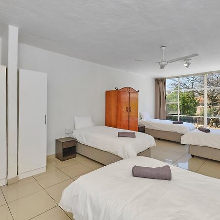 Inn & Out Sandton Park Johannesburg Bagian luar foto