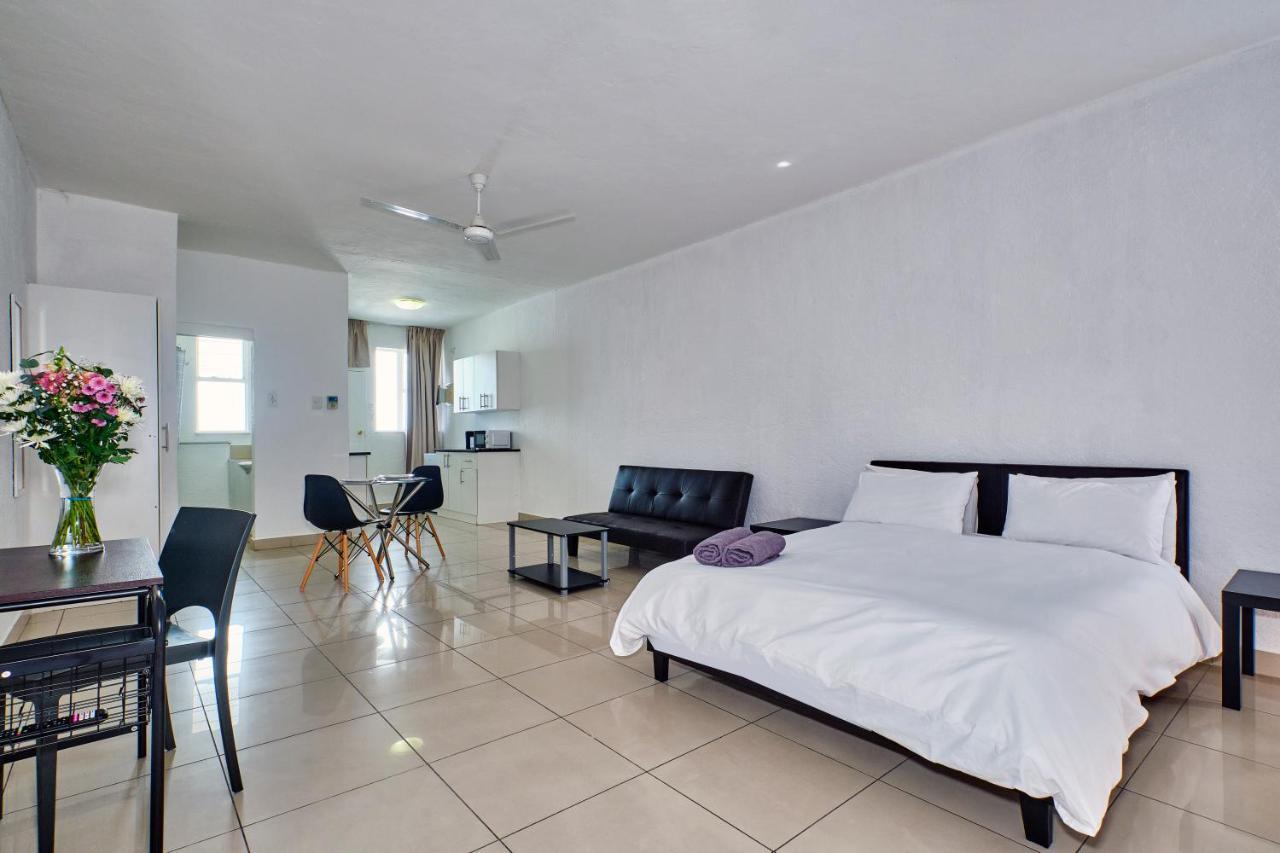 Inn & Out Sandton Park Johannesburg Bagian luar foto