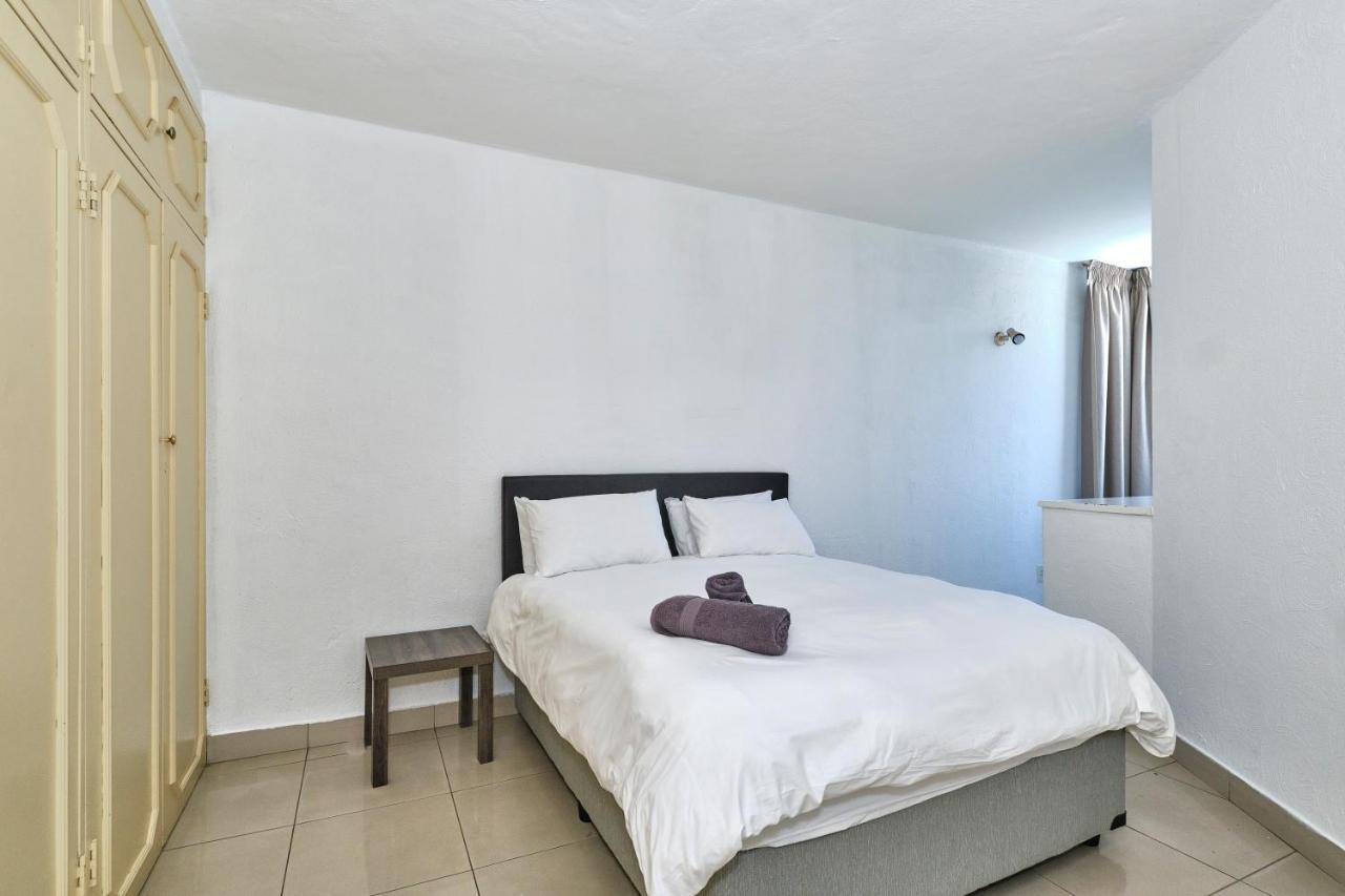 Inn & Out Sandton Park Johannesburg Bagian luar foto