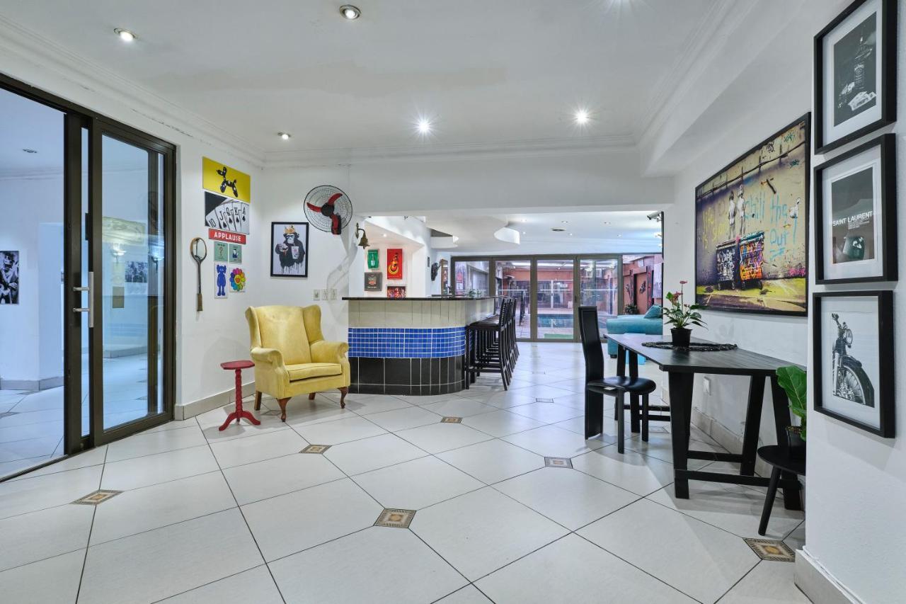 Inn & Out Sandton Park Johannesburg Bagian luar foto